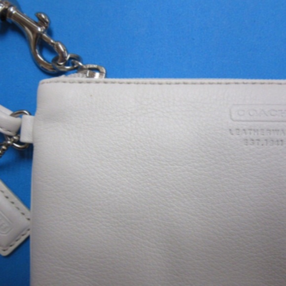 COACH Wristlet - Leather - Signature logo lining Purse - Picture 2 of 4